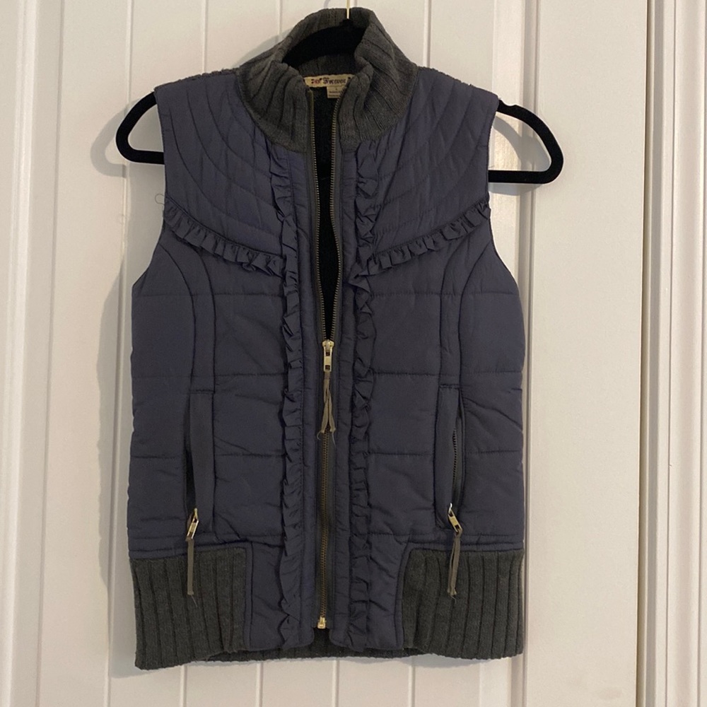 Women Gray Zipper Vest Sz Small Fashionable & Comfortable